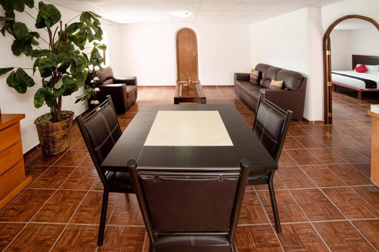 Capital O Next Yard Hotel & Suites Tequisquiapan ซานหลุยส์โปโตซิ ภายนอก รูปภาพ